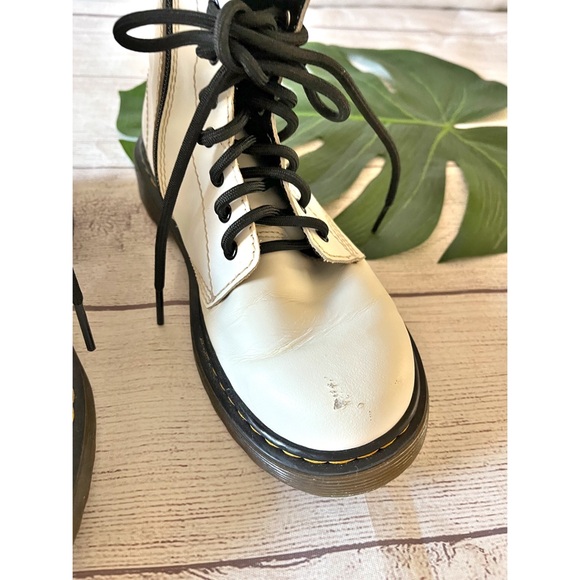 Dr Martens white girls boots sz 3